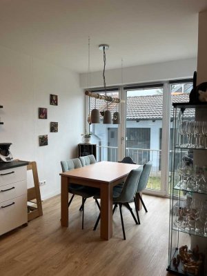Helle 3-Zimmer-Maisonettewohnung mit Balkon in Hechendorf