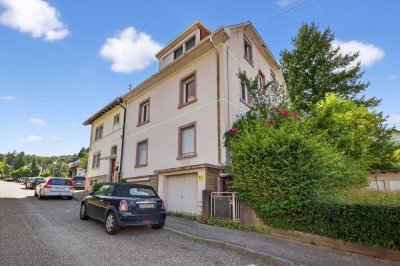 Freie 3-Zi.-Wohnung mit 1-Zi-Apartment und ausgebautem Hobbyraum im Dachgeschoss eines 2-Familienhau