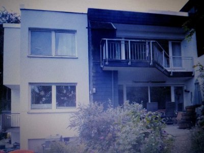 Schöne und gepflegte 4-Raum-Wohnung mit gehobener Innenausstattung mit Balkon und EBK in Bochum