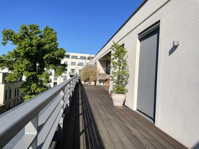 Exklusive, geräumige und neuwertige 4-Zimmer-Wohnung mit Balkon und Einbauküche in Berlin