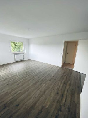“Licht, Weitblick, Wohnkomfort – 2-Zimmer-Traum mit Balkon, EBK & Stellplatz!”
