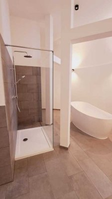 ***DACHGESCHOSSWOHNUNG~3 RÄUME~KLIMAANLAGE~ERSTBEZUG~HOCHWERTIGE EINBAUKÜCHE~BALKON~STELLPLATZ***