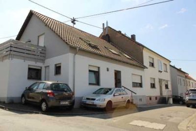 *** 1 Familienhaus mit Hofraum und Terrasse ***