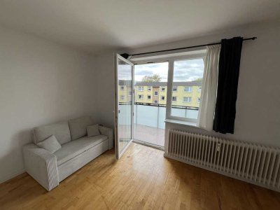 Helle 1 Zi. Wohnung mit Balkon EBK Keller in Barmbek-Nord Hamburg