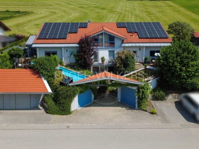 Modernes, energieeffizientes Architekten-Zweifamilienhaus mit Büro-/Praxisräumen, Außen-Pool und ...