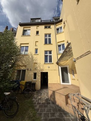 Zentral gelegenes Altbaubüro mit Entwicklungspotenzial
