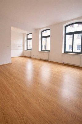 ~ 2 Monate mietfrei~ Helle 2- Raum-Wohnung mit offener Küche