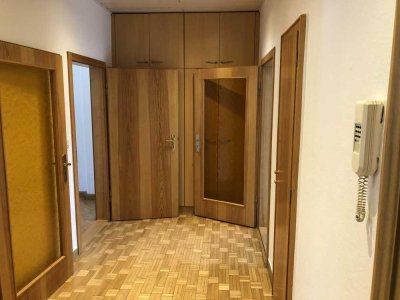 Neuwertige Wohnung mit 4 Zimmern, Vollbad, EBK, Echtholzpakett und Traumterrasse in Freiberg