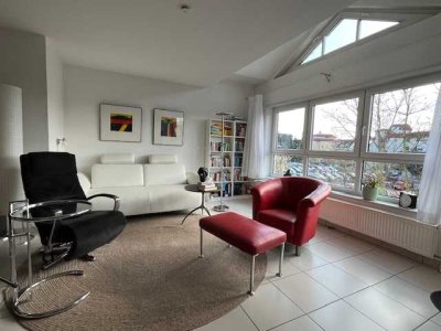 Homeoffice, 2 Büros möglich, 150m² Wohnung, 2 Etagen + D-Studio, Balkon, EBK, Klima, 3 KFZ-Plätze...