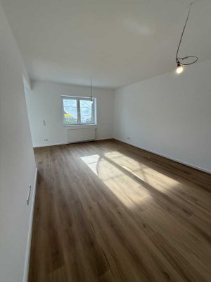 Erstbezug nach Kernsanierung – Moderne 2-Zimmer-Wohnung mit Balkon und neuer Küche