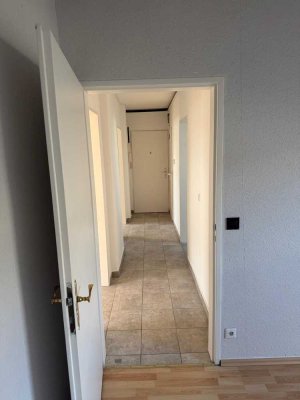 3-ZKB Dachgeschosswohnung mit Garage in Mannheim-Rheinau – gute Anbindung, WG geeignet