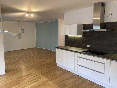 Stilvolle, geräumige und neuwertige 3-Zimmer-Wohnung mit Balkon und Einbauküche in Mainz