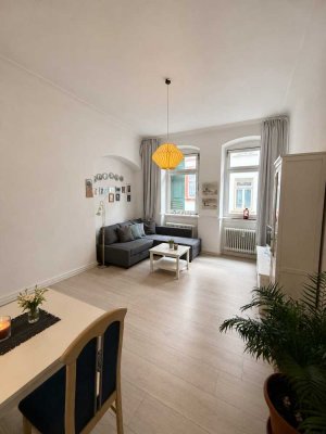 Gut geschnittene, lichtdurchflutete 3,5-Zimmer-Wohnung in der Heidelberger Altstadt