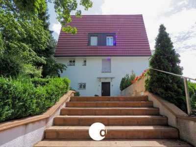 Degerloch: Sehr großzügiges Zweifamilienhaus mit Ausblick