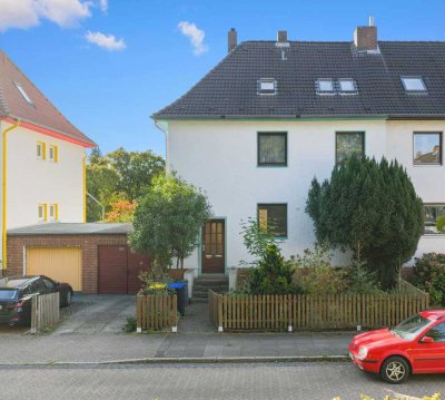 � Charme trifft Perspektive – Großzügiges Haus mit Baugrundstück in Hannover-Badenstedt