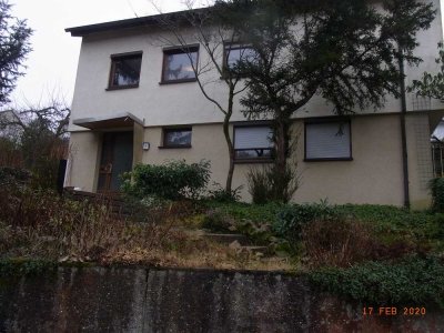 Wohnen im Grünen in 3-Zimmer-Dachgeschosswohnung mit Einbauküche in L.-E. Musberg