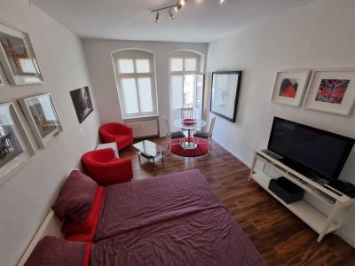 SCHÖNE 2-ZI ALTBAU WOHNUNG IM 2.OG MIT AUFZUG IM SAMARITERVIERTEL/FRIEDRICHSHAIN!