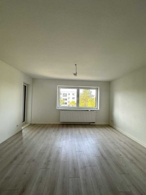 *Erstbezug nach energetischer Modernisierung* Großzügige 2 ZKB mit Balkon in Langen!