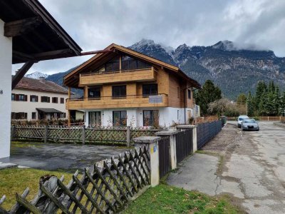 Exklusive Alpenchalet-NB-3 Zi. Wohnung in Garmisch mit EBK 1.OG sehr ruhige, grüne Lage