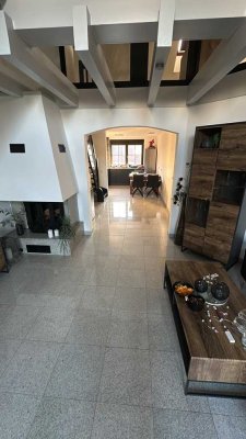 Helle 2,5 Zimmer Maisonette-Wohnung im 2. OG mit Balkon
