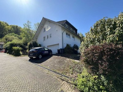 Sie hier? Wir auch! Vielseitiges 2-Familienhaus mit 3 Bädern und Doppelgarage in Top-Lage