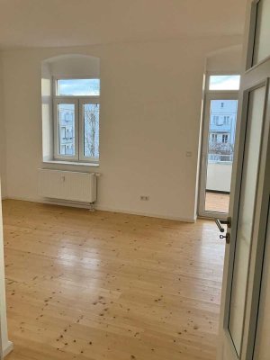 helle 2-Raum Wohnung mit Balkon