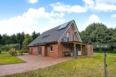 Modernes Landhaus von 2014 mit Doppelgarage + über 18.000 m² Grundstück – ideal für Pferdeliebhaber