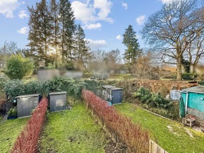 Modernes Reihenmittelhaus mit Dachterrasse und kleinem Garten in Hamburg Duvenstedt