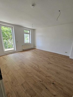 Frisch renovierte 4 Zimmer-Wohnung mit Balkon