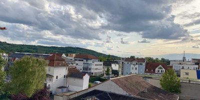Exklusive, geräumige und vollständig renovierte 2,5-Zimmer-Wohnung mit Balkon in Ingelheim