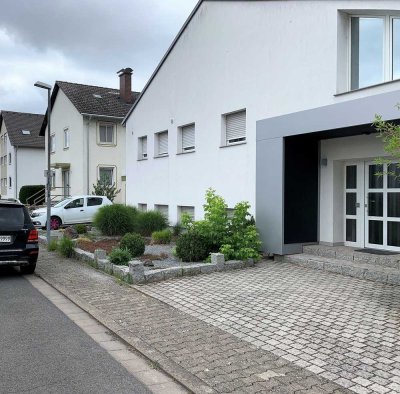 *Von Privat* Charmantes Einfamilienhaus mit großem Garten und 11 Zimmern