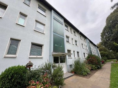 Renovierte 2 Zi.-EG Whng.  Balkon - weißes Wannenbad mit Fenster - Duisburg Rheinhausen
