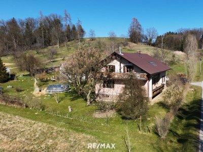 Großzügiges Ein- bis Zweifamilienhaus mit Nebengebäuden, Obstgarten und viel Potenzial in Lipsch