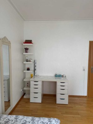 Möbilierte 4-Zimmer-Wohnung in Stuttgart-Obertürkheim