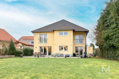 +++ RESERVIERT +++ Großzügiges Einfamilienhaus mit Garten und Garage