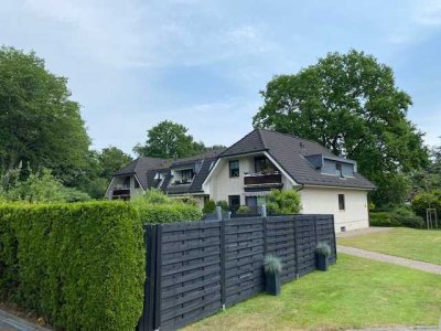 Renovierte und teilsanierte  2,5-Raum-DG-Wohnung mit Loggia und Einbauküche in Farmsen-Berne
