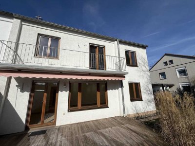 Großzügige Doppelhaushälfte in Augsburg Hochzoll-Süd – kernsaniert, modernisiert & sofort bezugsfrei