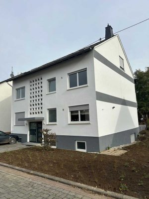 Renovierte 3 Zimmer Wohnung mit Garten