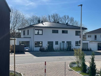 Schöne Doppelhaushälfte mit sechs Zimmern mit EBK in Öhringen