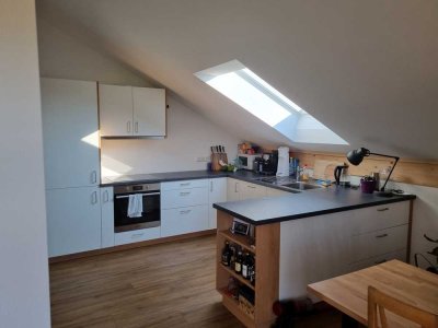 Schöne 3-Zimmer-DG-Wohnung mit Balkon in Sindelsdorf