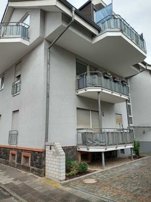Geschmackvolle, gepflegte 2-Zimmer-Erdgeschosswohnung mit Balkon in Mühlheim