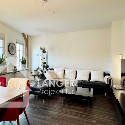 Erleben Sie den Charme einer klassischen Altbauwohnung in modernem Gewand!