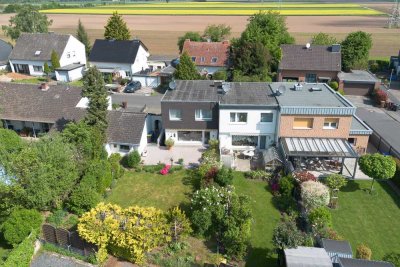 Gepflegtes Reiheneckhaus mit Sonnengarten und Garage in ruhiger Feldrandlage