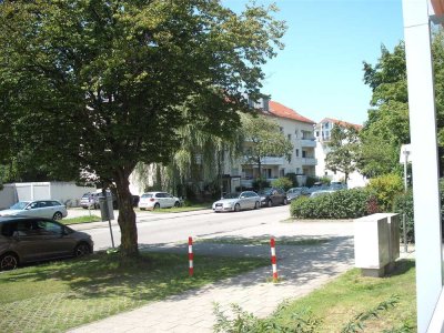 Leerstehende 1-Zimmer-Hochparterre-Wohnung mit neuer Küche in Germering