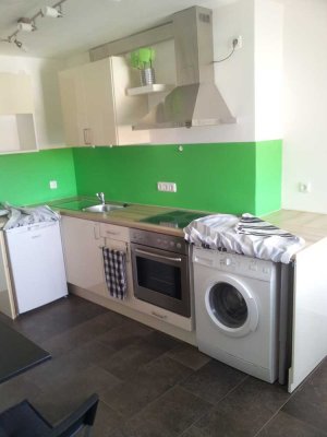 Schöne gehobene voll möblierte ein Zimmer Wohnung!!