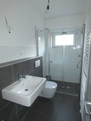 *** Modernisierte 2-Zi.-Whg. + Wohnküche mit Duschbad + Balkon! ***