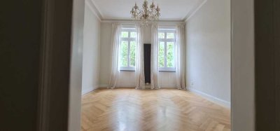 Erstbezug nach Komplettsanierung mit EBK: sehr attraktive Luxus 3-Zimmer-Wohnung PROVISIONSFREI