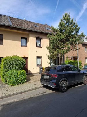 Gepflegte Doppelhaushälfte mit 8 Zimmern, großem Sonnengarten und vielfältigen Nutzungsmöglichkeiten