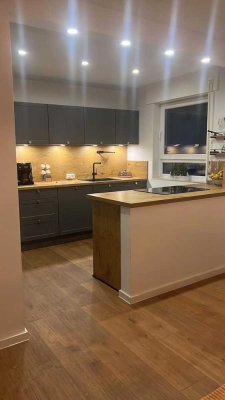 3-Zimmer Erdgeschoss-Wohnung mit Einbauküche, Terrasse u. Gartennutzung