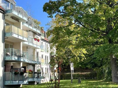 Erstbezug nach umfangreicher Modernisierung - Schicke 2R-Wohnung mit Balkon und EBK